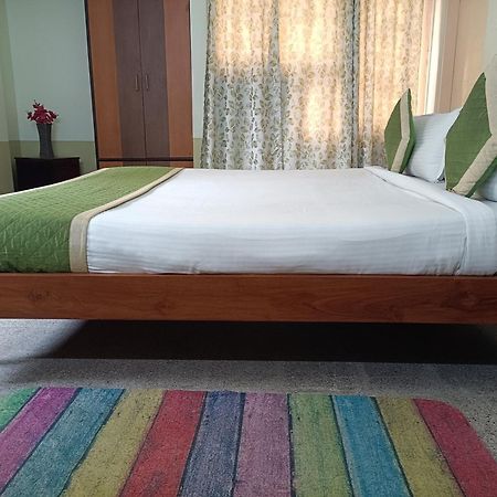 Riverview Guest House Guwahati Esterno foto
