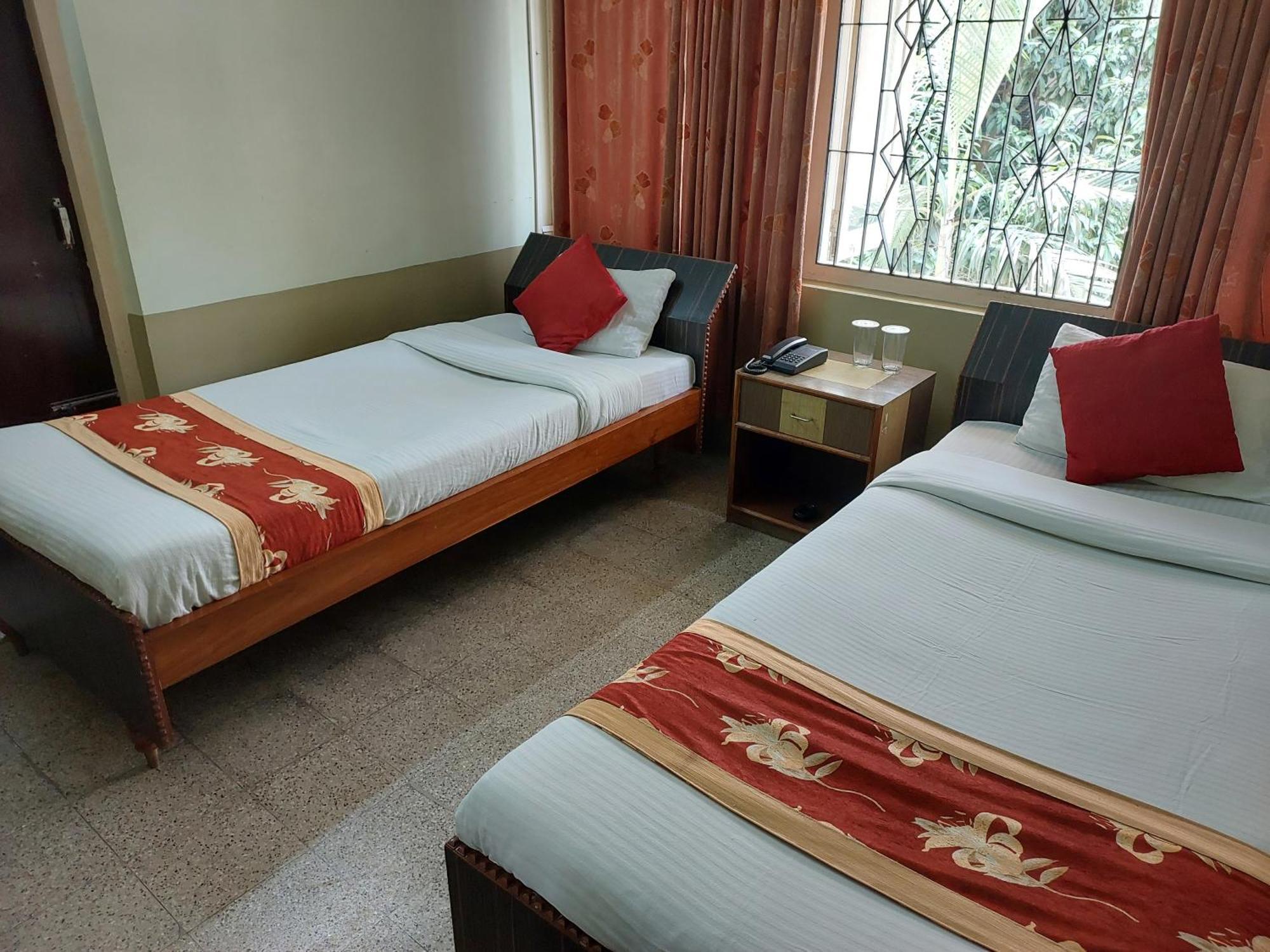 Riverview Guest House Guwahati Esterno foto