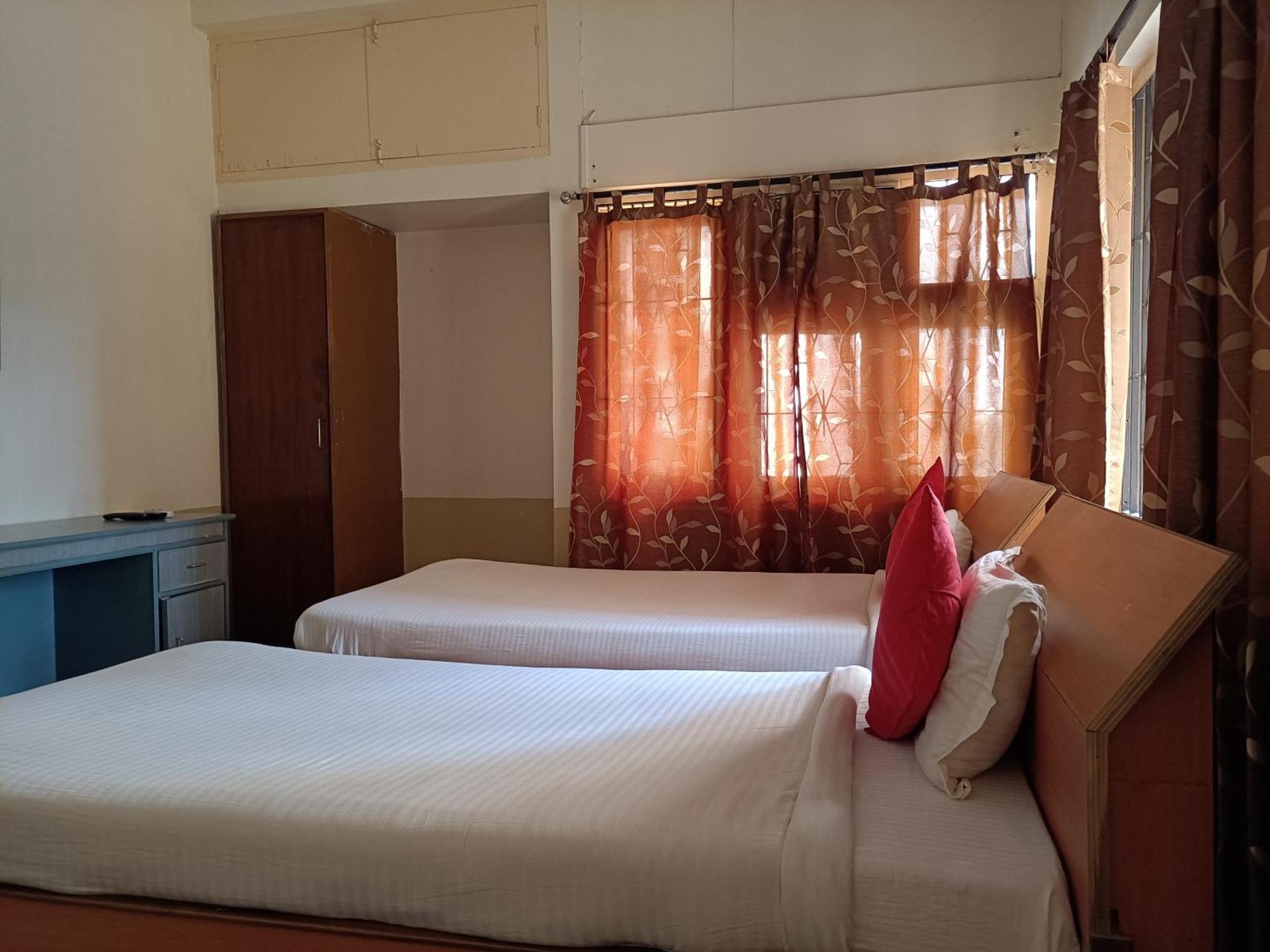 Riverview Guest House Guwahati Esterno foto